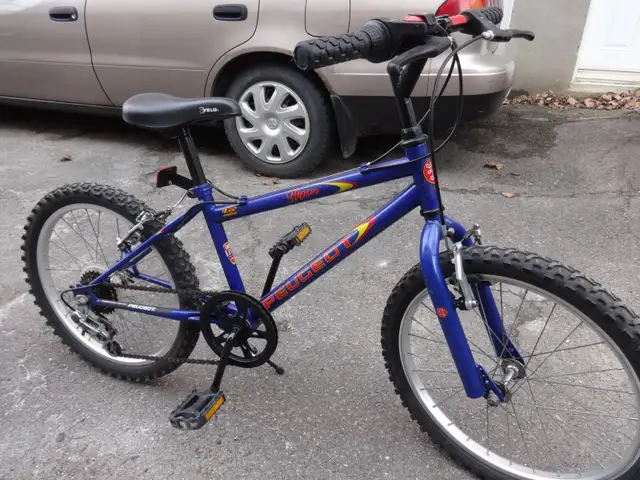 VÉLO PEUGEOT POUR ENFANTS, TRÈS BON ÉTAT. 20 POUCES.