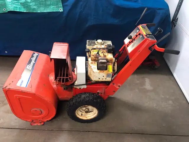 Simplicity snowblower 8hp tecumseh, 24"cut