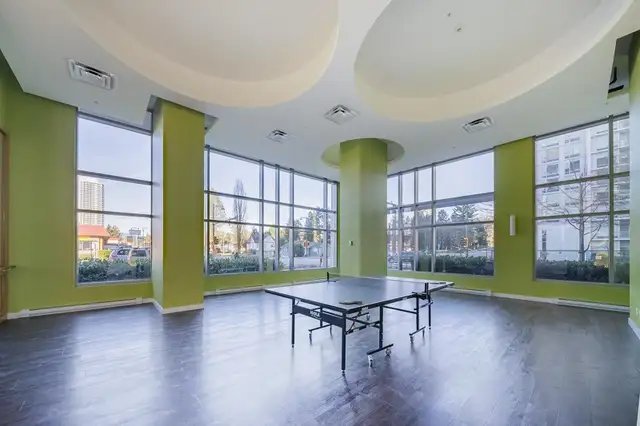 Semi-Furnished 1 bedroom and 1 bath near king george skytrain - Photo 8