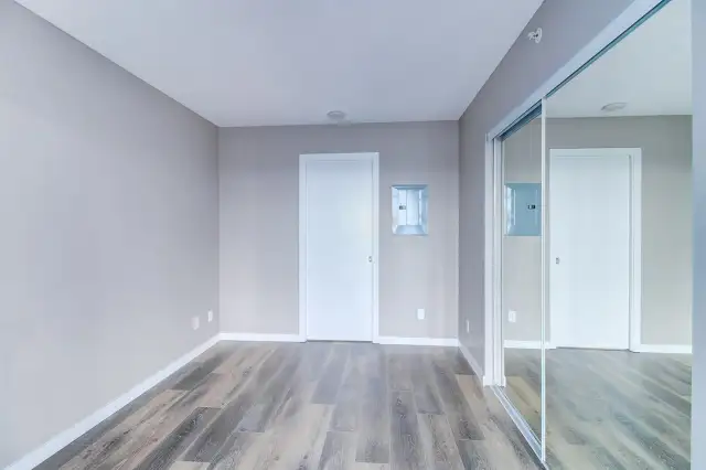 Semi-Furnished 1 bedroom and 1 bath near king george skytrain - Photo 14