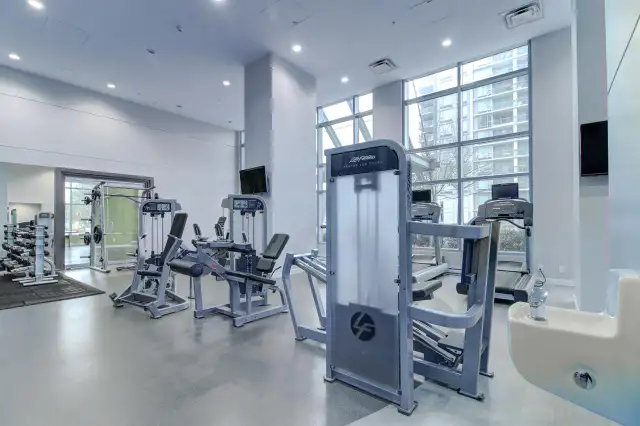 Semi-Furnished 1 bedroom and 1 bath near king george skytrain - Photo 20