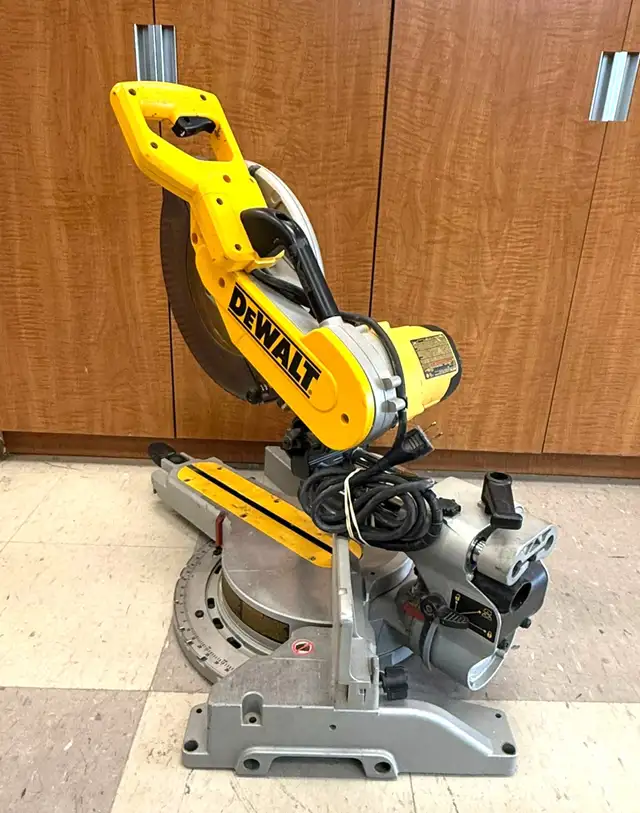 DeWalt DW718 12" Dual Bevel Sliding Compound Miter Saw $399