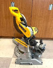 DeWalt DW718 12" Dual Bevel Sliding Compound Miter Saw $399