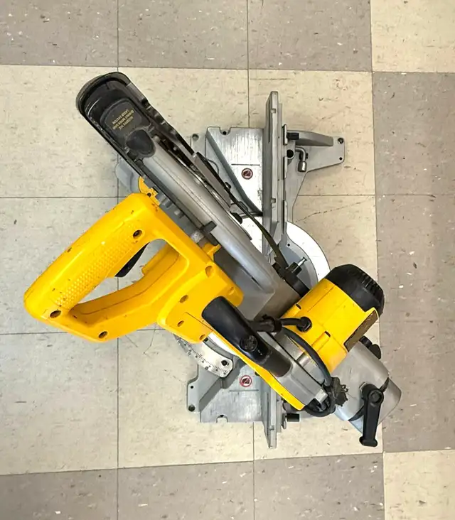 DeWalt DW718 12" Dual Bevel Sliding Compound Miter Saw $399 - Photo 2