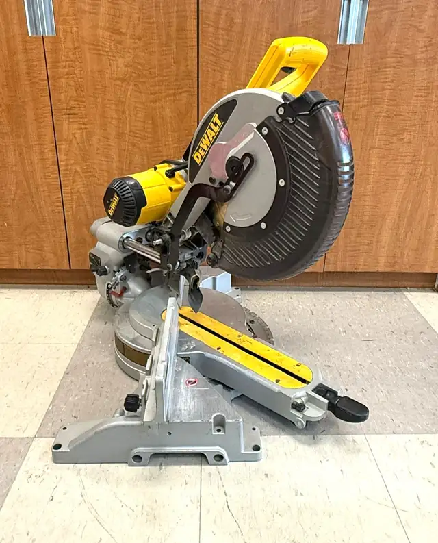 DeWalt DW718 12" Dual Bevel Sliding Compound Miter Saw $399 - Photo 3
