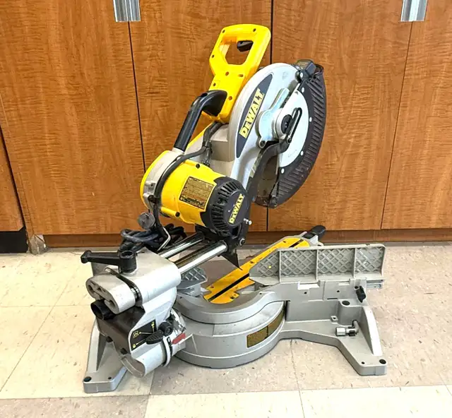 DeWalt DW718 12" Dual Bevel Sliding Compound Miter Saw $399 - Photo 6