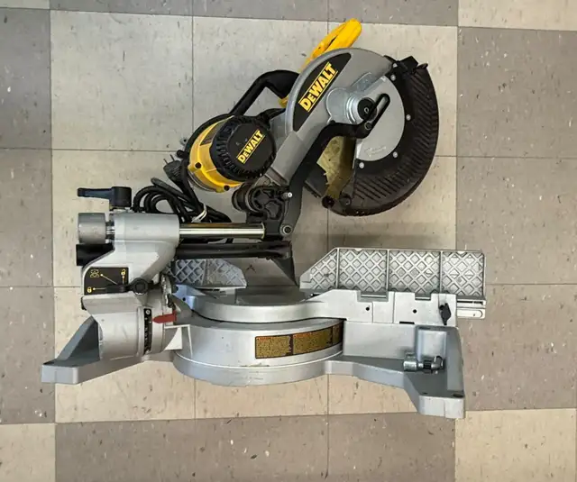 DeWalt DW718 12" Dual Bevel Sliding Compound Miter Saw $399 - Photo 7