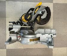 DeWalt DW718 12" Dual Bevel Sliding Compound Miter Saw $399 - Photo 7