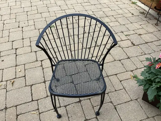 patio table and 9 chairs - Photo 3