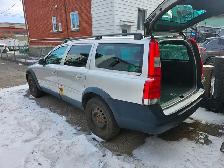 Volvo XC70 2004 - For parts ONLY - 1000$ - TEL QUEL