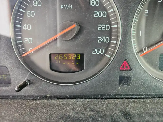 Volvo XC70 2004 - For parts ONLY - 1000$ - TEL QUEL - Photo 3