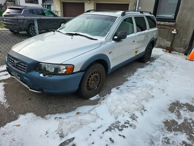 Volvo XC70 2004 - For parts ONLY - 1000$ - TEL QUEL - Photo 4
