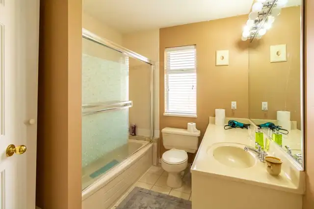 $950 Private Room with Shared Washroom (Kerrisdale) - Photo 2