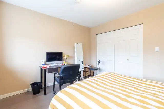 $950 Private Room with Shared Washroom (Kerrisdale) - Photo 6