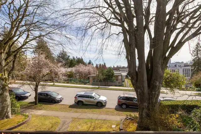 $950 Private Room with Shared Washroom (Kerrisdale) - Photo 9