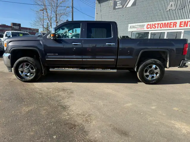 2015 GMC Sierra 3500HD SLT Z71 PKG DIESEL / CREWCAB 4X4 - Photo 2