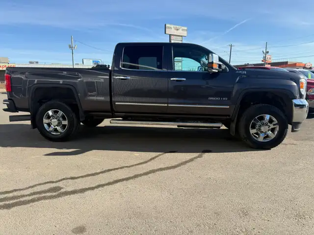 2015 GMC Sierra 3500HD SLT Z71 PKG DIESEL / CREWCAB 4X4 - Photo 7