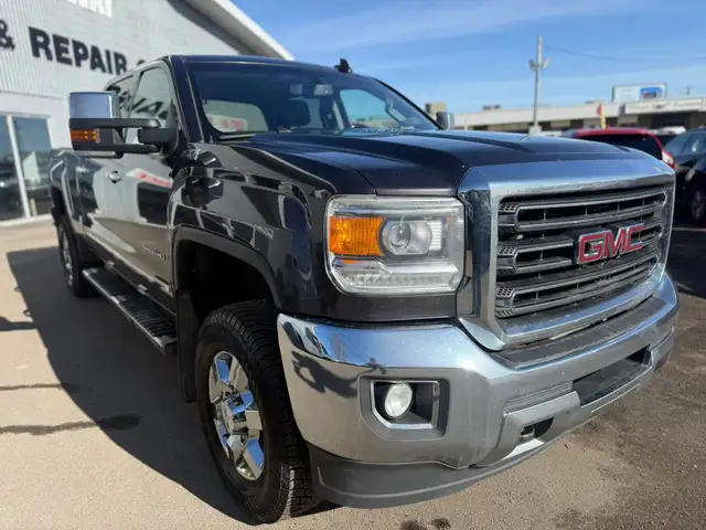 2015 GMC Sierra 3500HD SLT Z71 PKG DIESEL / CREWCAB 4X4 - Photo 8