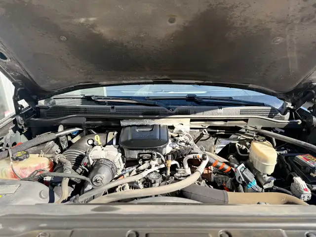 2015 GMC Sierra 3500HD SLT Z71 PKG DIESEL / CREWCAB 4X4 - Photo 10