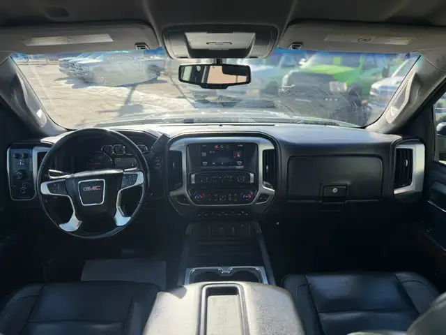 2015 GMC Sierra 3500HD SLT Z71 PKG DIESEL / CREWCAB 4X4 - Photo 12