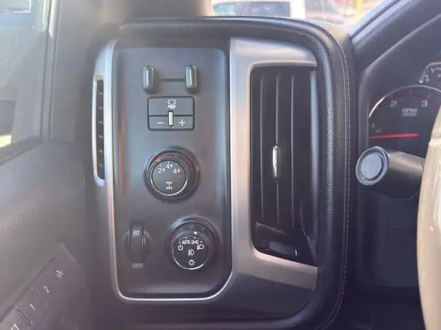 2015 GMC Sierra 3500HD SLT Z71 PKG DIESEL / CREWCAB 4X4 - Photo 15