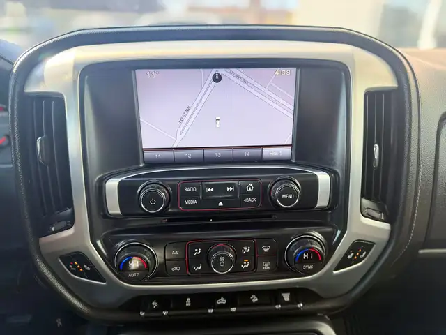 2015 GMC Sierra 3500HD SLT Z71 PKG DIESEL / CREWCAB 4X4 - Photo 17