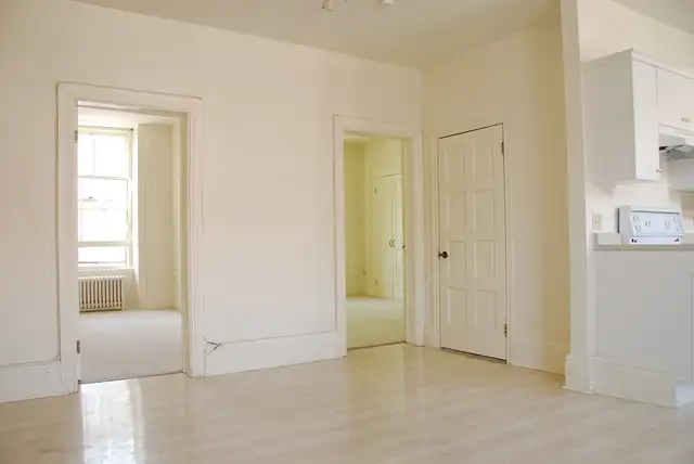 Beautiful downtown apartment - Photo 3