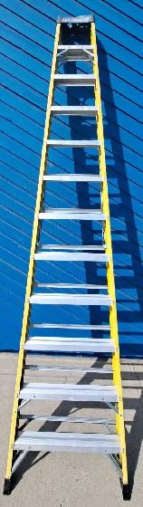 12' Featherlite Ladder 6912 (32602802)