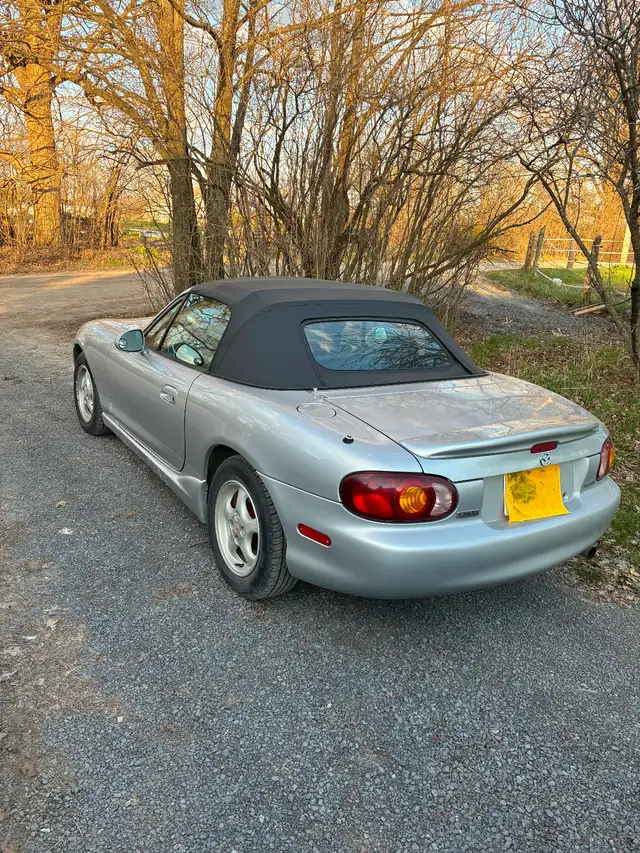 2000 Mazda miata - Photo 2