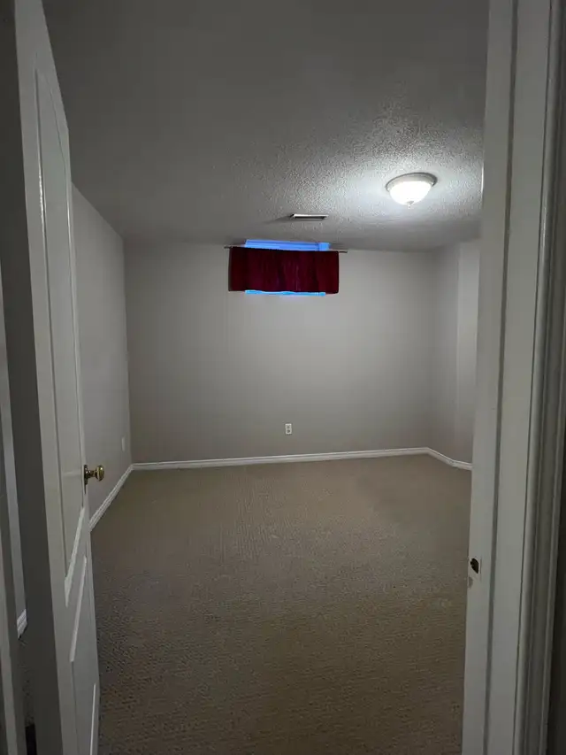 2 BED 1 BATH   DEN BASEMENT APARTMENT FOR RENT - Photo 3