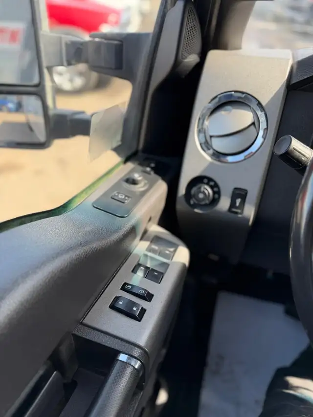 2011 Ford Super Duty F-350 SRW - Photo 17