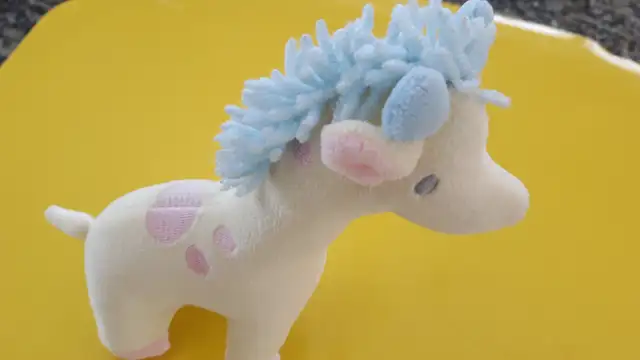 BÉBÉGIRAFFE NEUF DOUX JAUNE ROSE BLANC 7'HAU HOCHET INTERNE$5.00