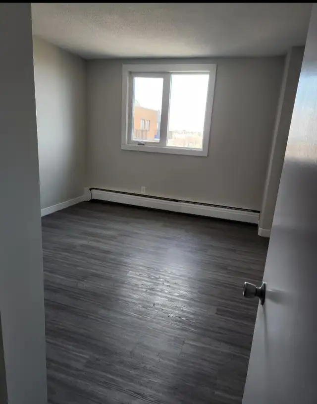 Near University of Manitoba. $1399 per month. One bedroom. - Photo 5