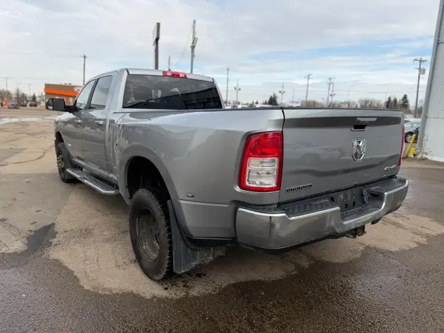 2021 Ram 3500 BIG HORN / DUALLY 8FT BOX CREWCAB GAS 4X4 - Photo 3