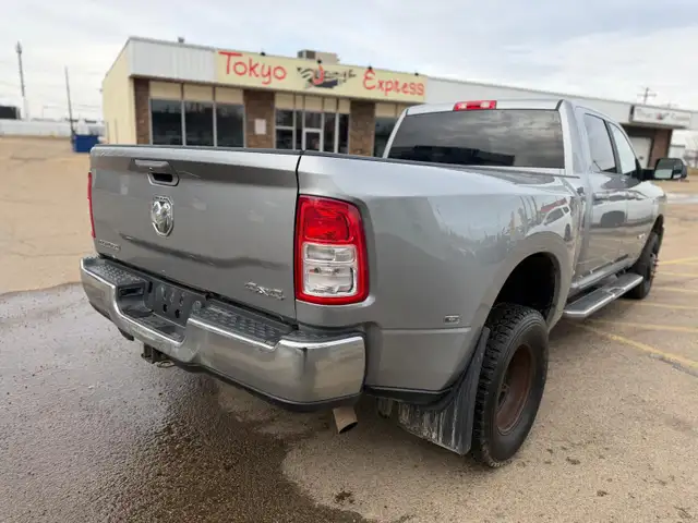 2021 Ram 3500 BIG HORN / DUALLY 8FT BOX CREWCAB GAS 4X4 - Photo 5