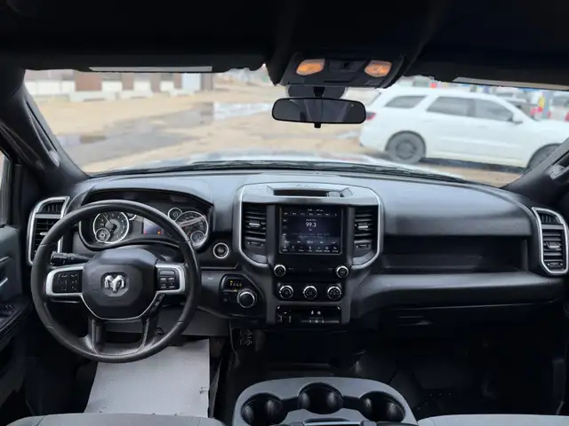 2021 Ram 3500 BIG HORN / DUALLY 8FT BOX CREWCAB GAS 4X4 - Photo 11