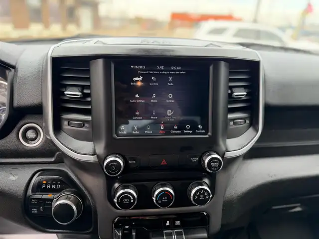 2021 Ram 3500 BIG HORN / DUALLY 8FT BOX CREWCAB GAS 4X4 - Photo 17