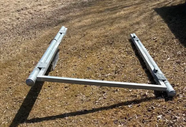 Chainlink enclosure - Photo 2