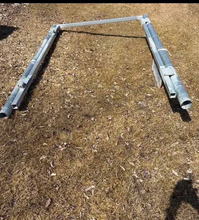 Chainlink enclosure - Photo 3