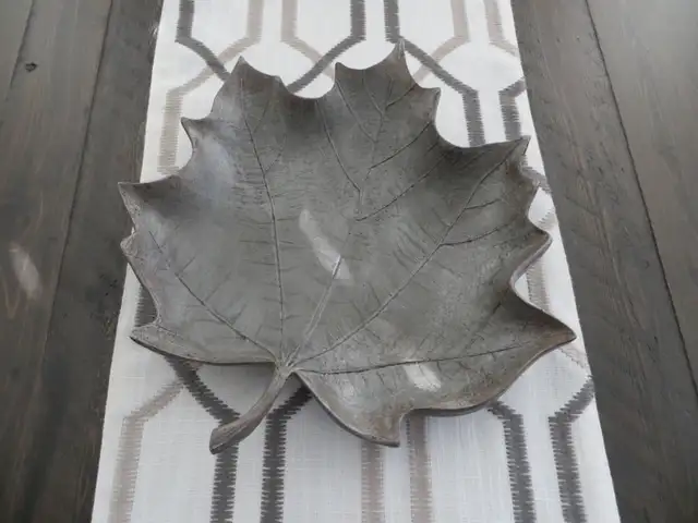 For Sale: Maple Leaf Décor