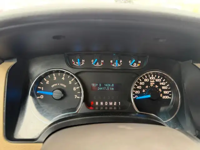 2013 Ford F-150 XLT CREW 4X4 / 5.0L / ONLY 24354 ! NO ACCIDENTS - Photo 14