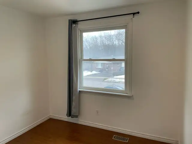 READY TODAY Room in London (near Algyle Mall)-$900 All inclusive - Photo 2