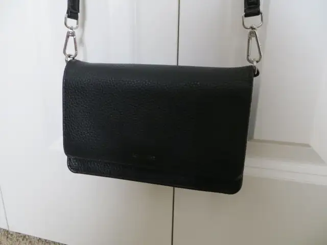For Sale: Matt & Nat Bee Vegan Crossbody Bag