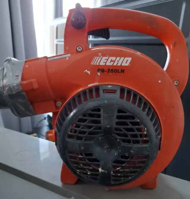 GAS SNOW AND LEAF BLOWER