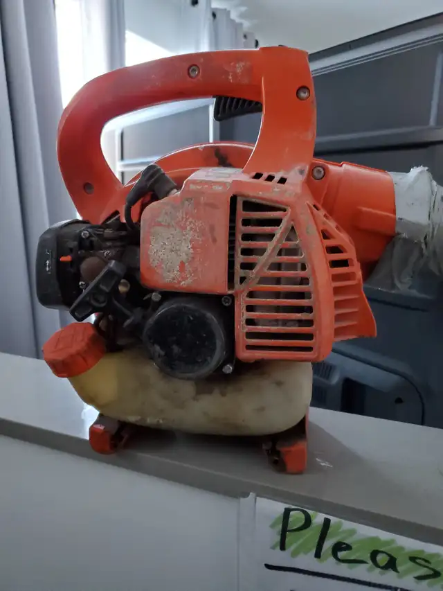 GAS SNOW AND LEAF BLOWER - Photo 2