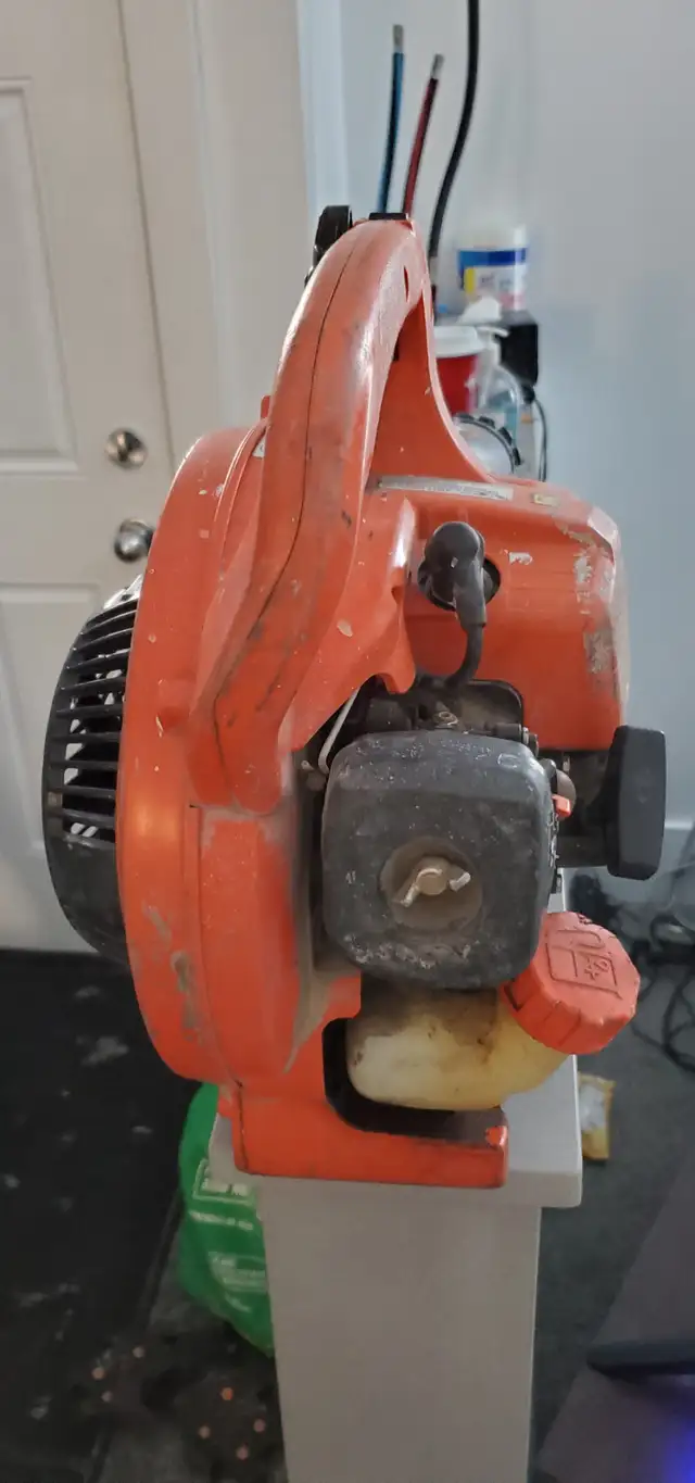 GAS SNOW AND LEAF BLOWER - Photo 3