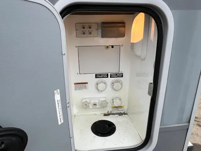 2015 OPEN RANGE HIGHLAND RIDGE 216RBSS SPACIOUS, REAR BATH - Photo 14