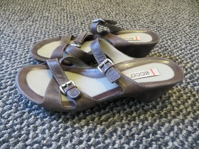 For Sale: Ladies Ecco Sandals - Photo 3