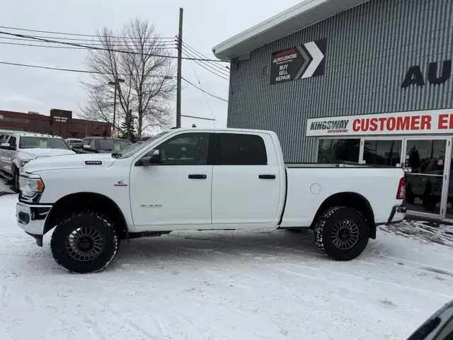 2022 Ram 3500 BIG HORN DIESEL / NO ACCIDENTS ! - Photo 2