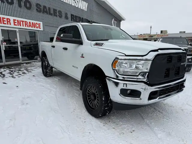 2022 Ram 3500 BIG HORN DIESEL / NO ACCIDENTS ! - Photo 8